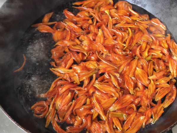 涼拌百合花的做法-酸甜味拌菜譜