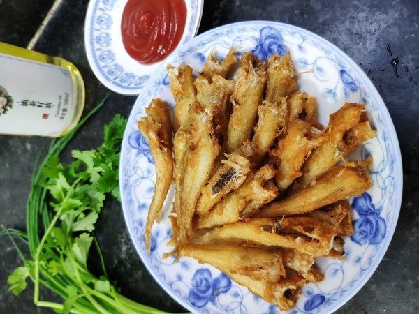 香酥沙丁魚的做法-家常味炸菜譜