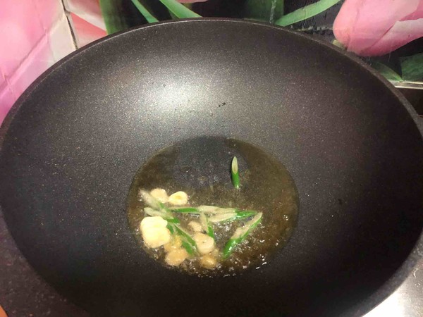 素炒芹菜的做法-家常味炒菜譜