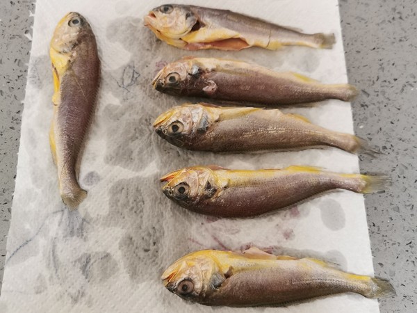 小黃魚燒豆腐的做法-咸鮮味燒菜譜