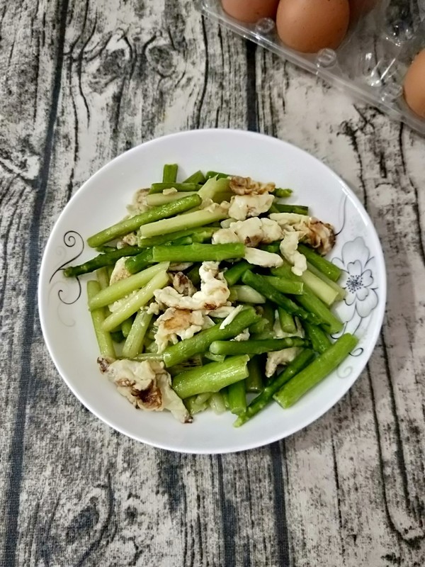 蘆筍炒雞蛋的做法-家常味炒菜譜