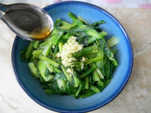 里脊肉拌油菜的做法-家常味拌菜譜-易網健康養生網 里脊肉拌油菜的做法-家常味拌菜譜