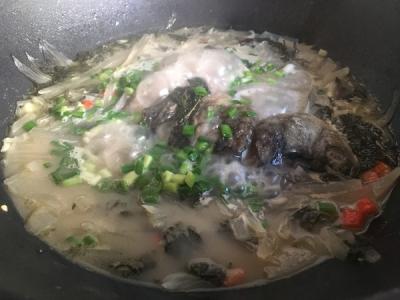 鯽魚(yú)白蘿卜絲湯的做法-家常味煮菜譜