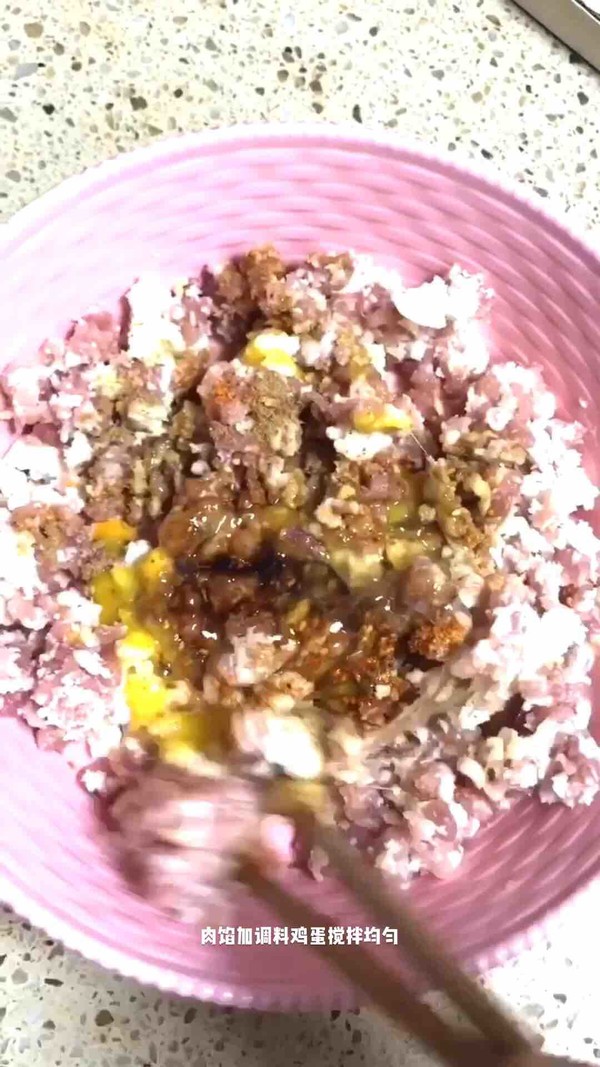 紅燒獅子頭的做法-家常味燒菜譜-易網<a href=http://www.gyfww.com/ target=_blank class=infotextkey>健康養生</a>網 紅燒獅子頭的做法-家常味燒菜譜