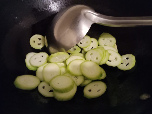 絲瓜炒花蛤的做法-咸鮮味炒菜譜