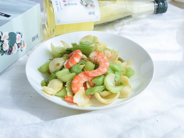 西芹百合炒蝦仁的做法-家常味炒菜譜