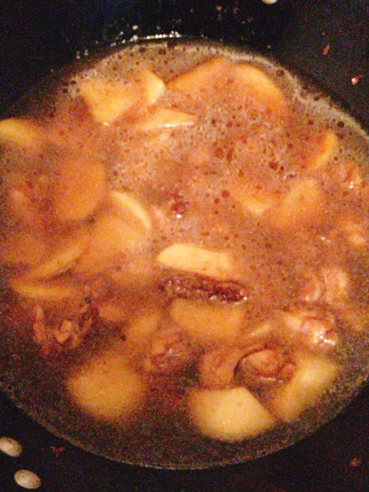 土豆燉雞腿的做法-家常味燉菜譜