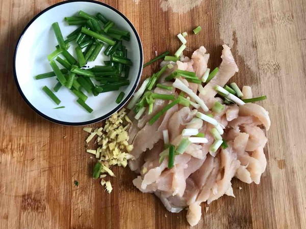 腐竹木耳炒雞肉的做法-咸鮮味炒菜譜