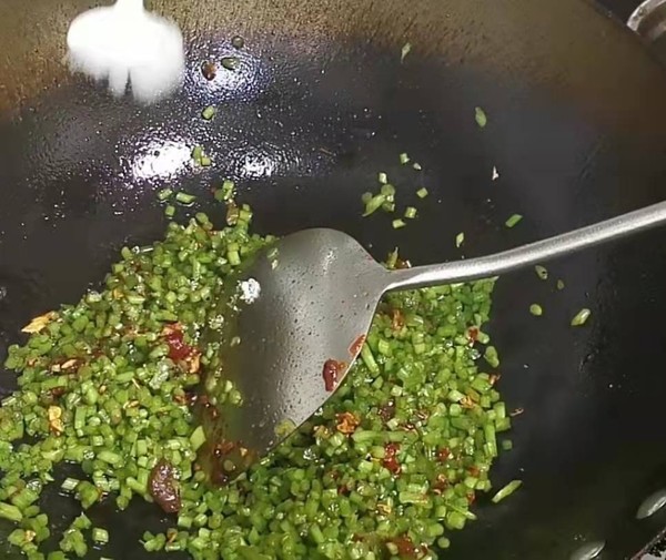 酸辣紅薯葉梗的做法-酸辣味炒菜譜