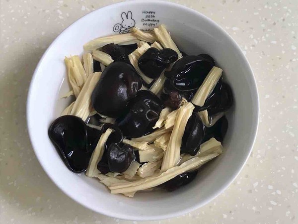 腐竹木耳炒雞肉的做法-咸鮮味炒菜譜