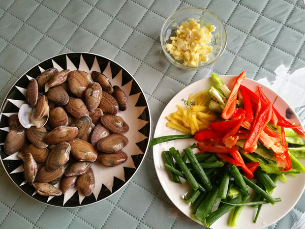 雙椒炒花甲的做法-咸鮮味炒菜譜