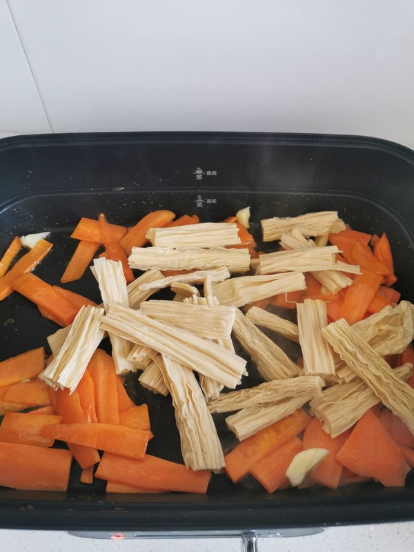 胡蘿卜炒腐竹的做法-家常味炒菜譜
