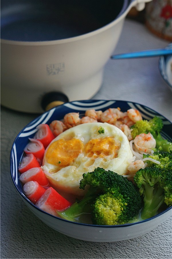 蝦仁蟹棒鮮湯粉的做法-家常味煮菜譜