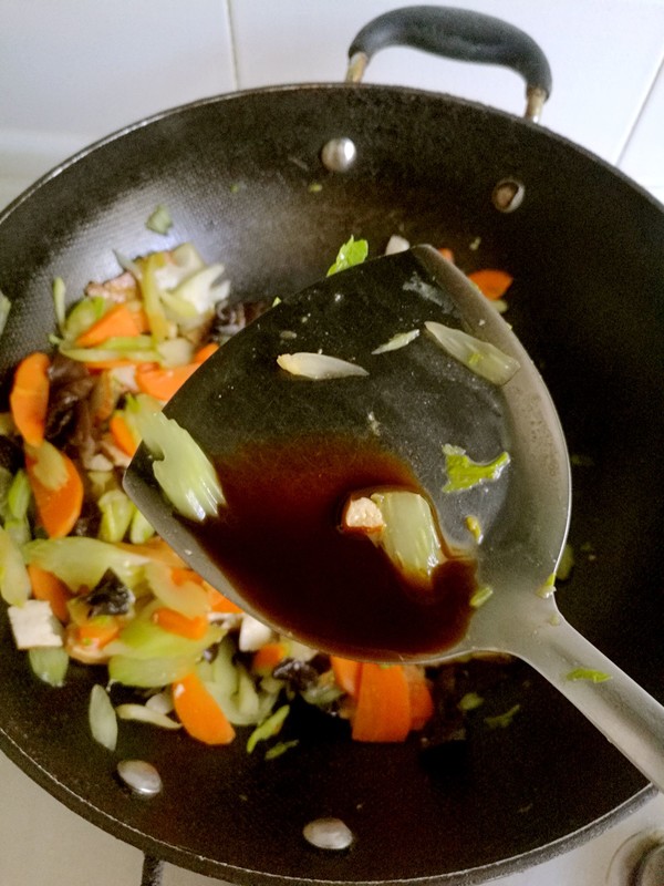 胡蘿卜炒黑木耳的做法-家常味炒菜譜