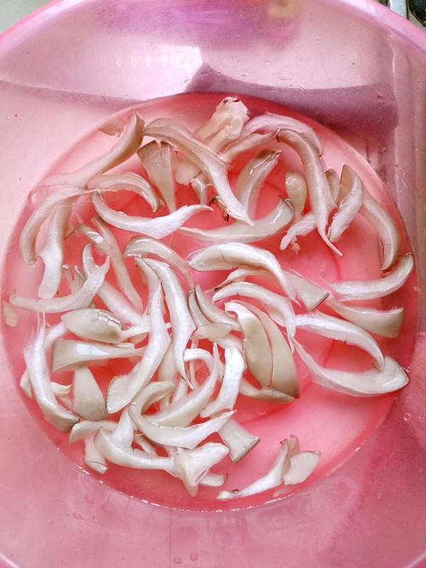 大白菜炒蘑菇的做法-家常味炒菜譜