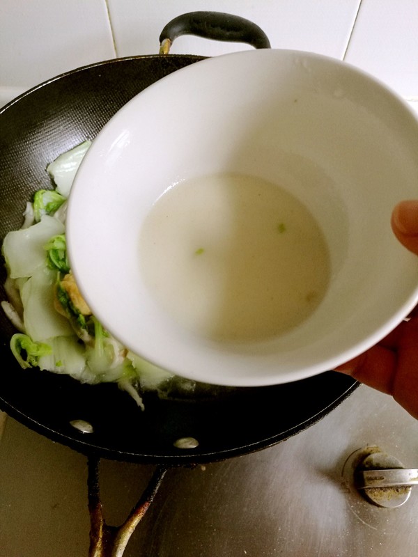 大白菜炒蘑菇的做法-家常味炒菜譜