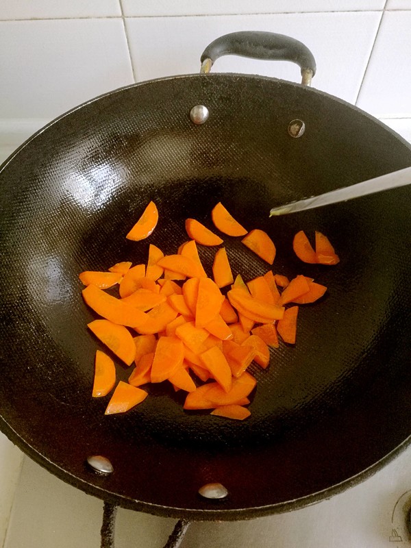 胡蘿卜炒黑木耳的做法-家常味炒菜譜