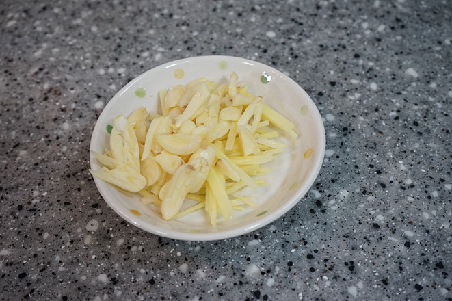 青椒炒香干的做法-香辣味炒菜譜