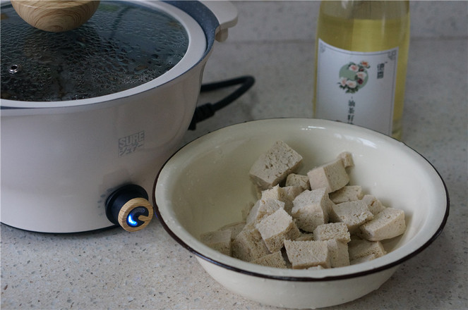 香菇凍豆腐燜牛肉丸的做法-家常味煮菜譜-易網健康養生網 香菇凍豆腐燜牛肉丸的做法-家常味煮菜譜