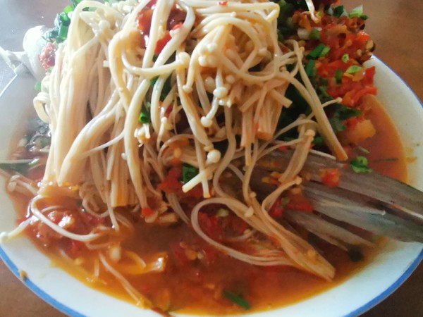 家常版剁椒魚頭的做法-香辣味蒸菜譜