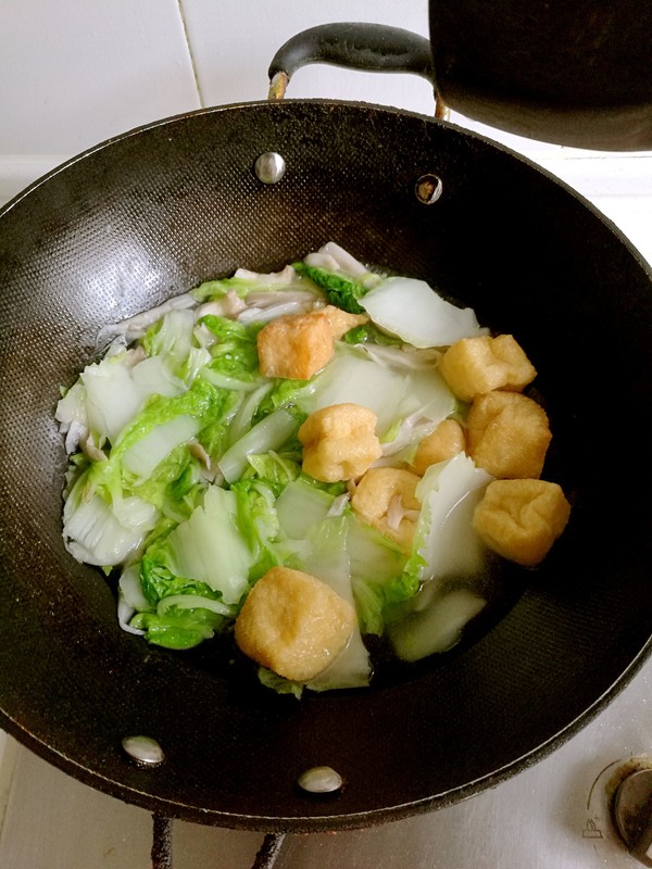 大白菜炒蘑菇的做法-家常味炒菜譜