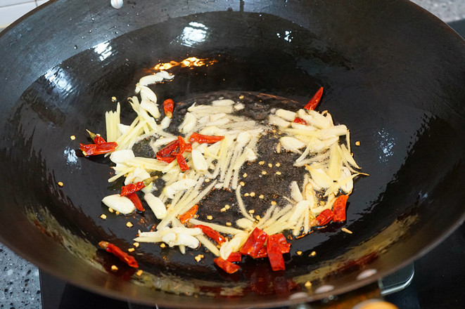 青椒炒香干的做法-香辣味炒菜譜