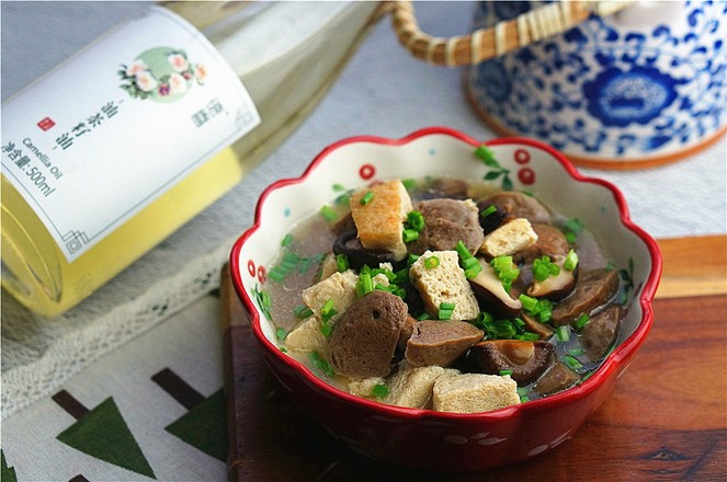 香菇凍豆腐燜牛肉丸的做法-家常味煮菜譜-易網健康養生網 香菇凍豆腐燜牛肉丸的做法-家常味煮菜譜