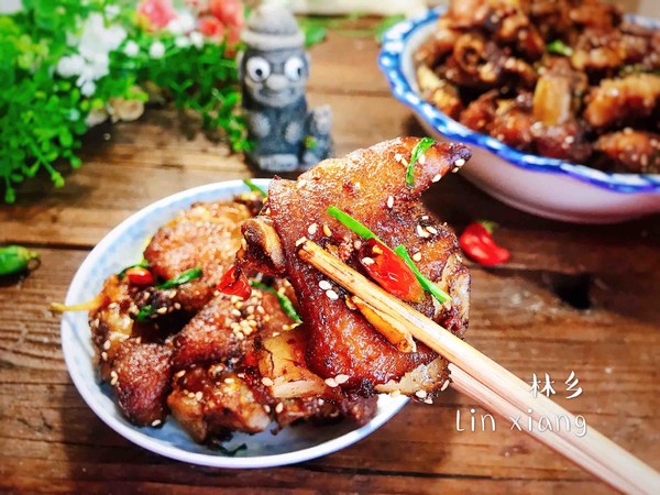 脆皮豬蹄的做法-香辣味炸菜譜-易網健康養生網 脆皮豬蹄的做法-香辣味炸菜譜