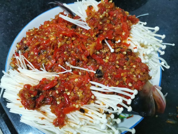 家常版剁椒魚頭的做法-香辣味蒸菜譜