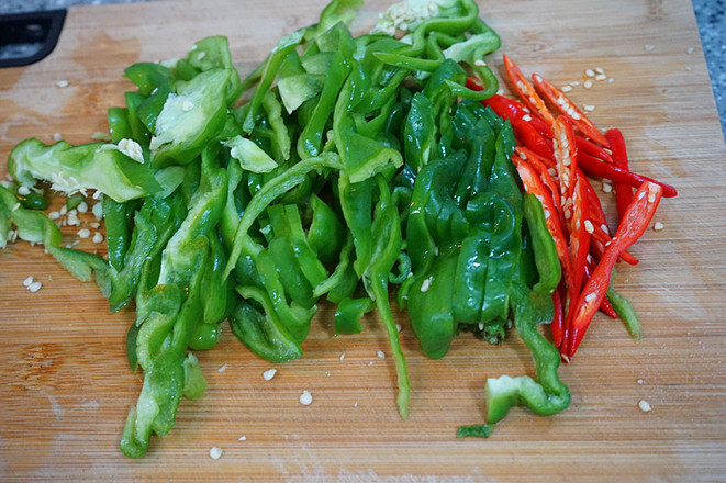 青椒炒香干的做法-香辣味炒菜譜