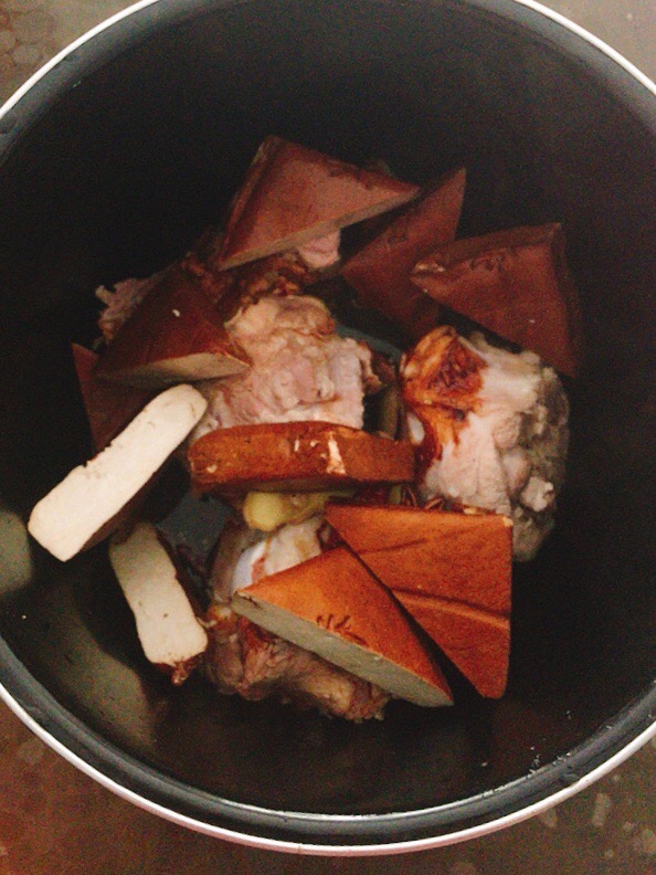 醬豬骨豆干的做法-醬香味煮菜譜