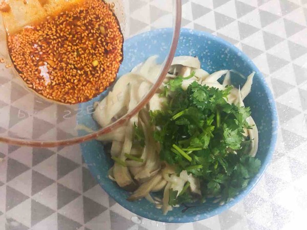 涼拌杏鮑菇的做法-香辣味拌菜譜