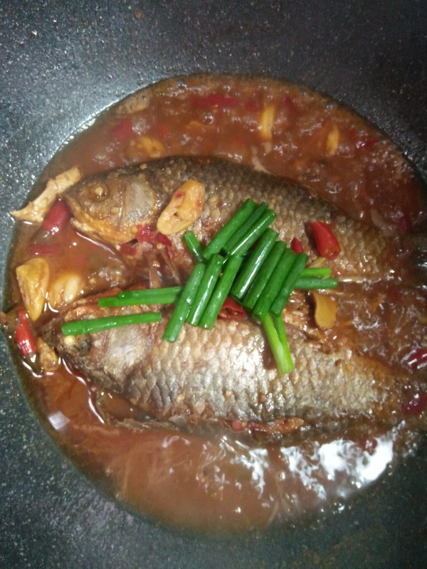 蔥燒鯽魚的做法-香辣味燒菜譜