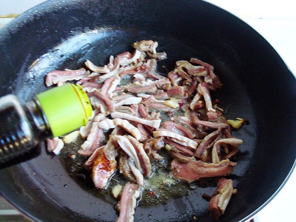 辣皮子滾牛腸的做法-香辣味炒菜譜