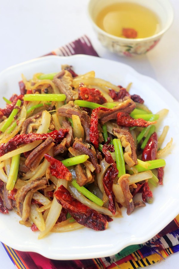 辣皮子滾牛腸的做法-香辣味炒菜譜