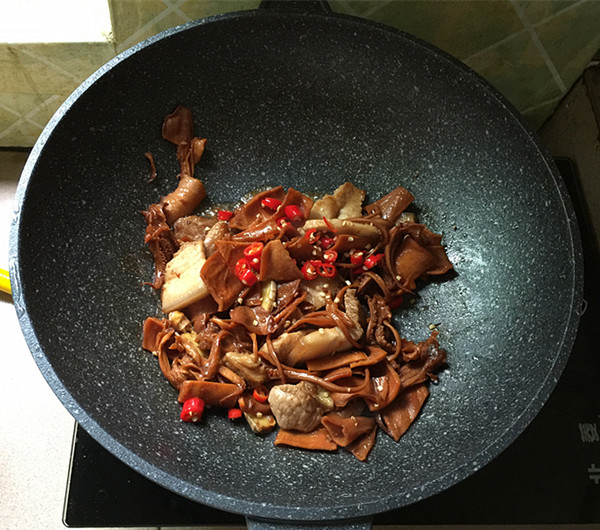 五花肉燒魷魚的做法-咸鮮味燒菜譜