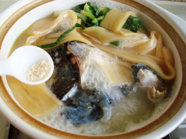 魚頭苕粉煲的做法-家常味燉菜譜