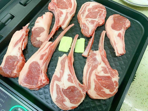 烤羊排的做法-黑椒味烤菜譜-易網(wǎng)<a href=http://www.gyfww.com/ target=_blank class=infotextkey>健康養(yǎng)生</a>網(wǎng) 烤羊排的做法-黑椒味烤菜譜