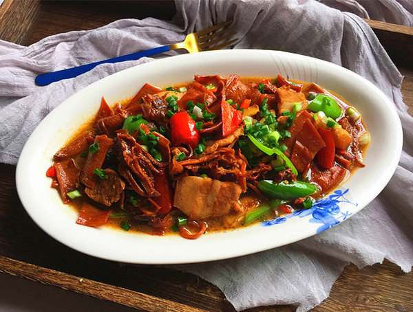 五花肉燒魷魚的做法-咸鮮味燒菜譜