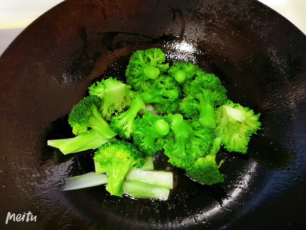 百合炒西蘭花的做法-咸鮮味炒菜譜-易網(wǎng)健康養(yǎng)生網(wǎng) 百合炒西蘭花的做法-咸鮮味炒菜譜