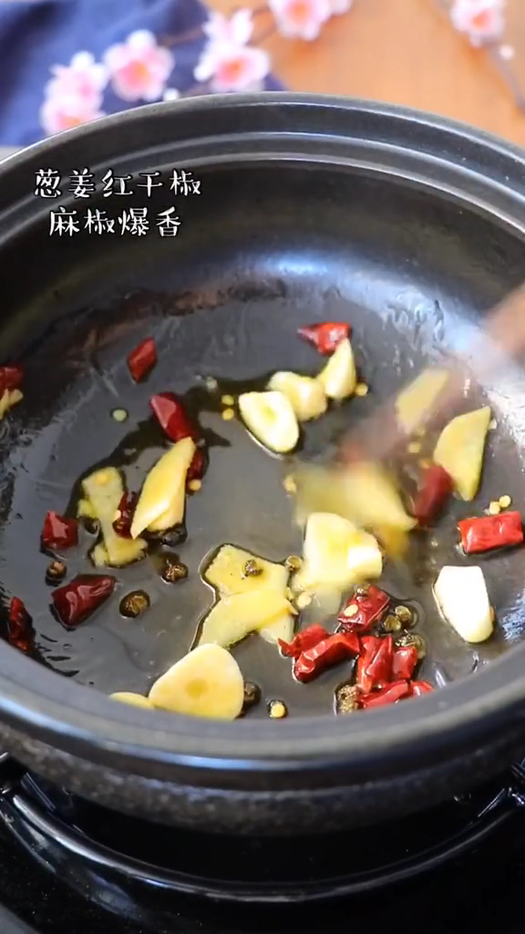 酸辣肥牛土豆粉的做法-家常味炒菜譜-易網健康養生網 酸辣肥牛土豆粉的做法-家常味炒菜譜