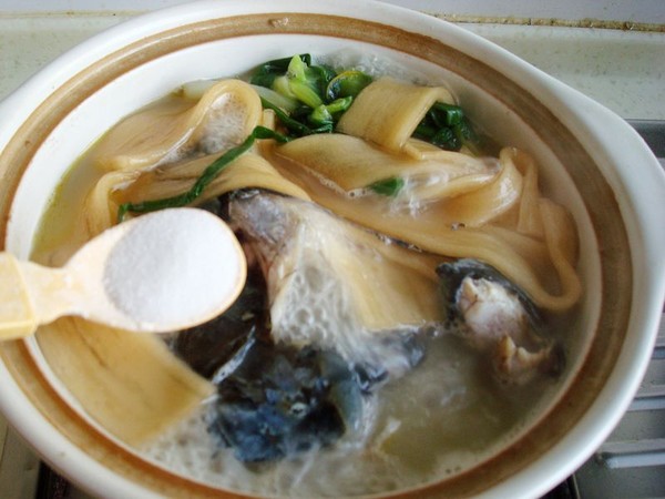 魚頭苕粉煲的做法-家常味燉菜譜