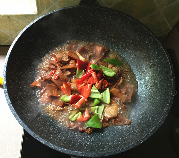 五花肉燒魷魚的做法-咸鮮味燒菜譜