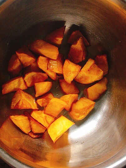 拔絲地瓜的做法-甜味炸菜譜-易網健康養生網 拔絲地瓜的做法-甜味炸菜譜