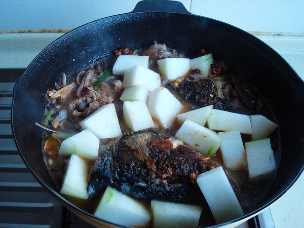 魚頭燉冬瓜的做法-魚香味燉菜譜