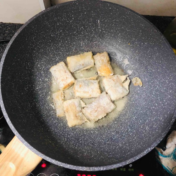 紅燒帶魚的做法-香辣味燒菜譜