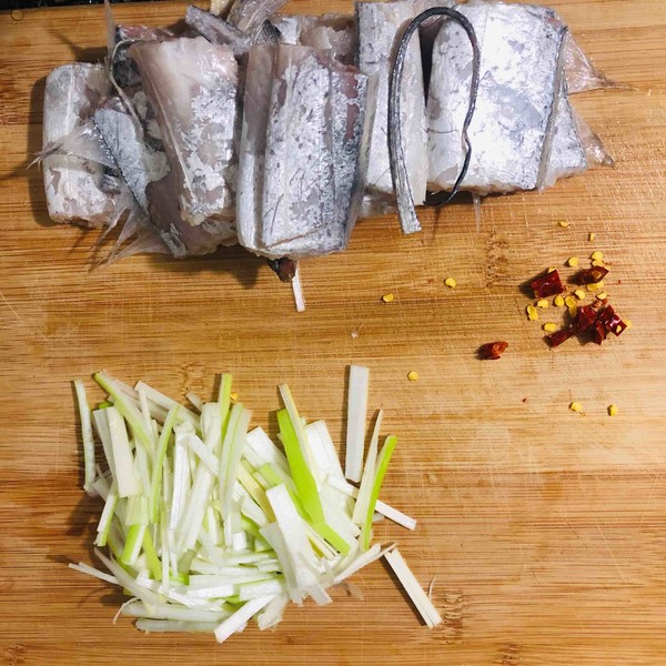 紅燒帶魚的做法-香辣味燒菜譜