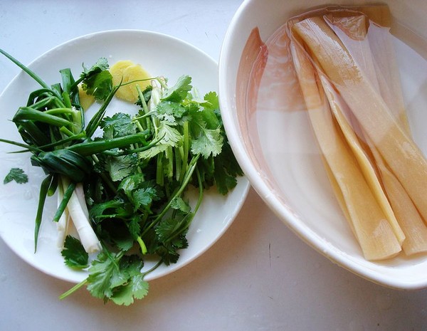 魚頭苕粉煲的做法-家常味燉菜譜