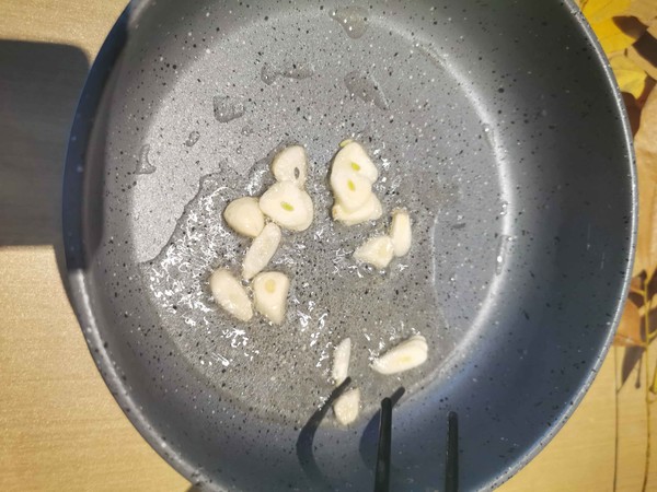 榨菜絲炒雞蛋的做法-咸鮮味炒菜譜