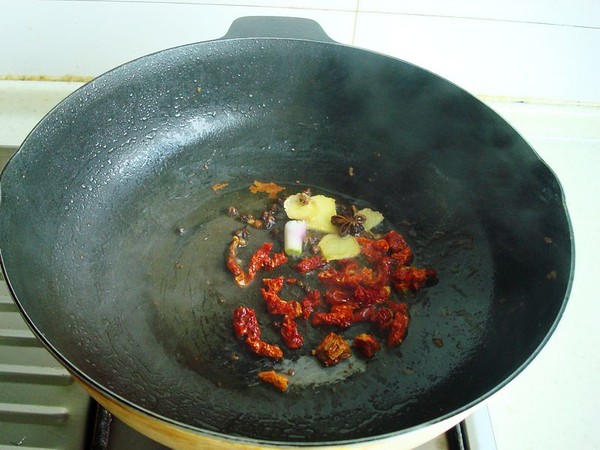 魚頭燉冬瓜的做法-魚香味燉菜譜